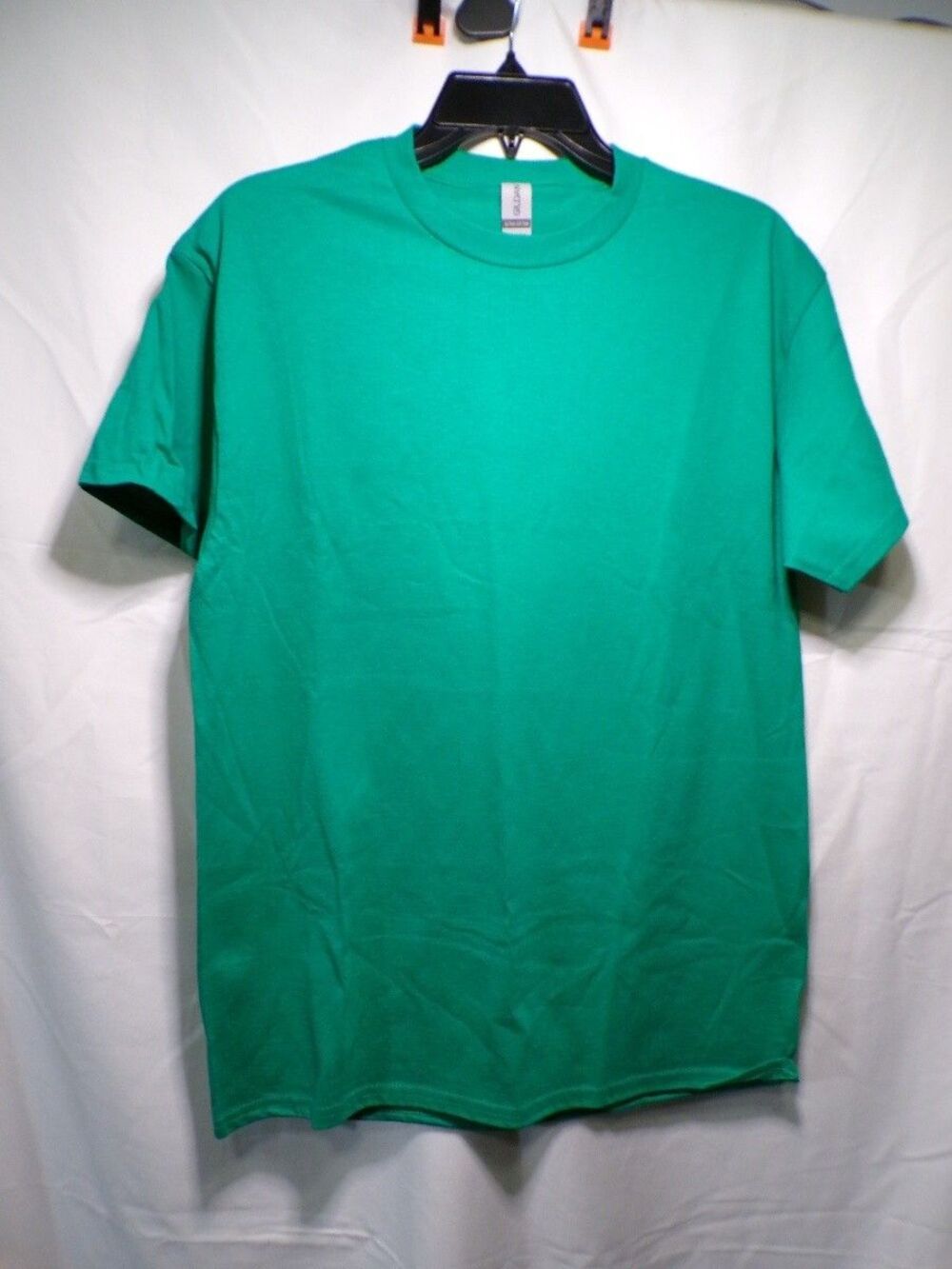 Gildan Men's M Green Ultra Cotton Crew Neck Short Sleeve T-Shirt